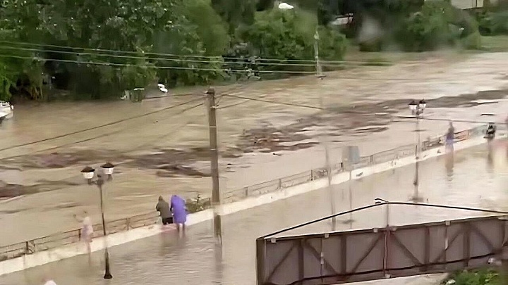 РПЦ оказывает гуманитарную помощь пострадавшим от ливней на Кубани